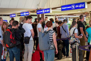 male airport maledivenurlaub